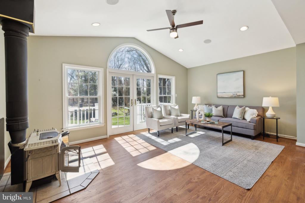 8536 Plum Creek Dr