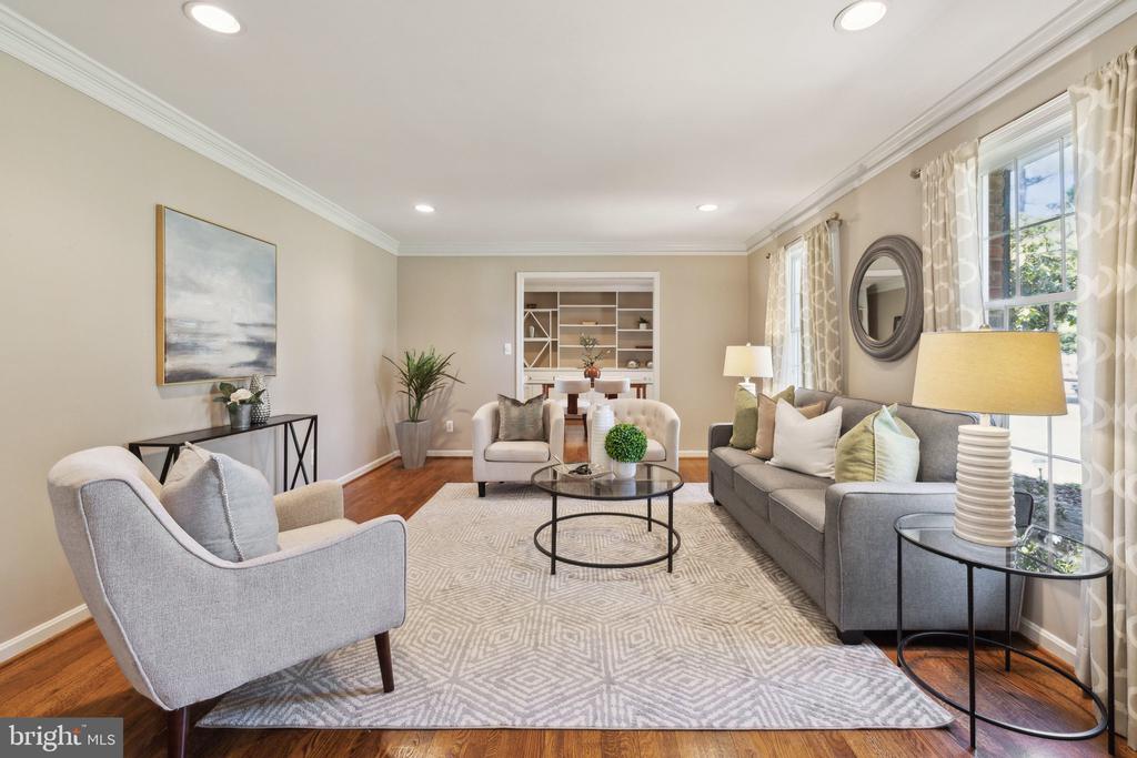 8536 Plum Creek Dr