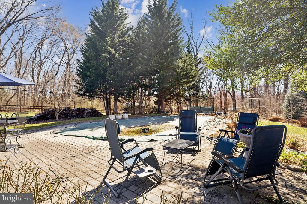 8536 Plum Creek Dr