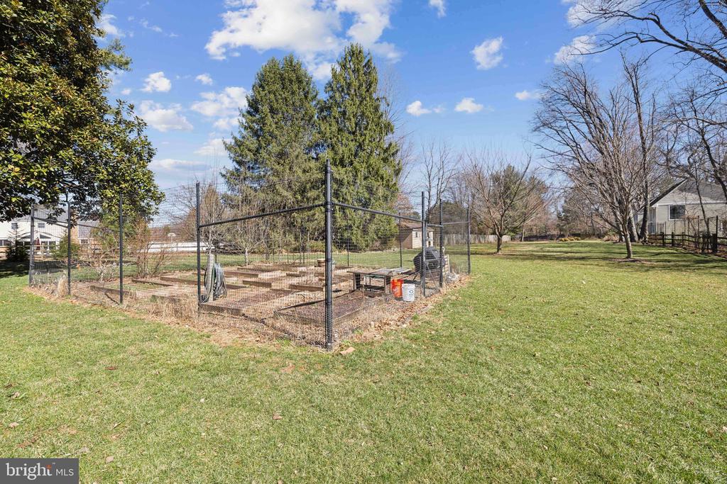 8536 Plum Creek Dr