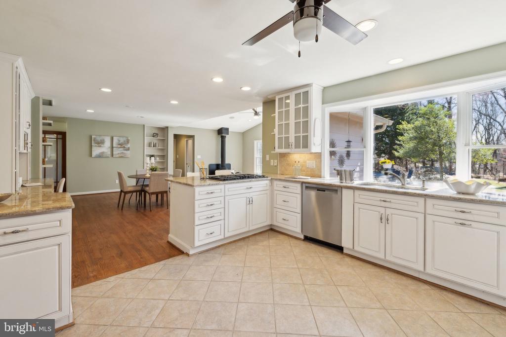 8536 Plum Creek Dr