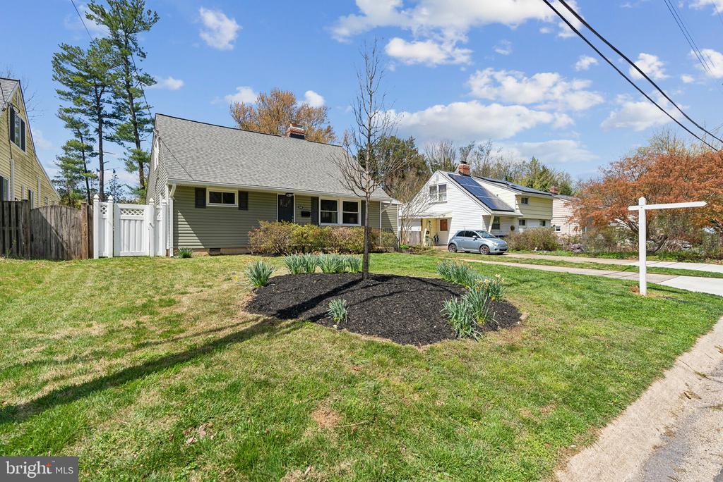 310 Cedar Ln