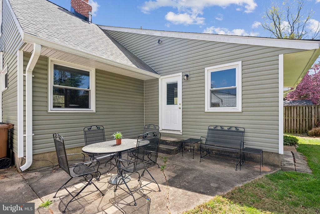 310 Cedar Ln