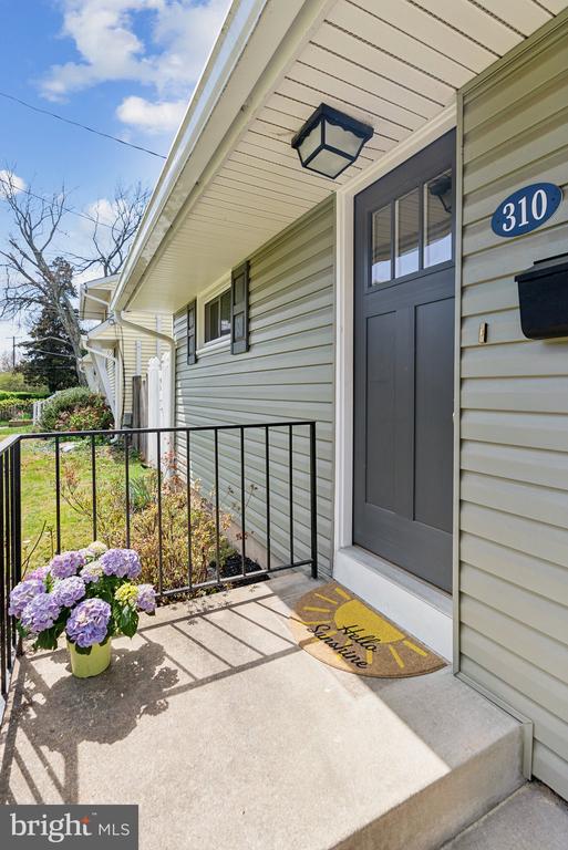 310 Cedar Ln