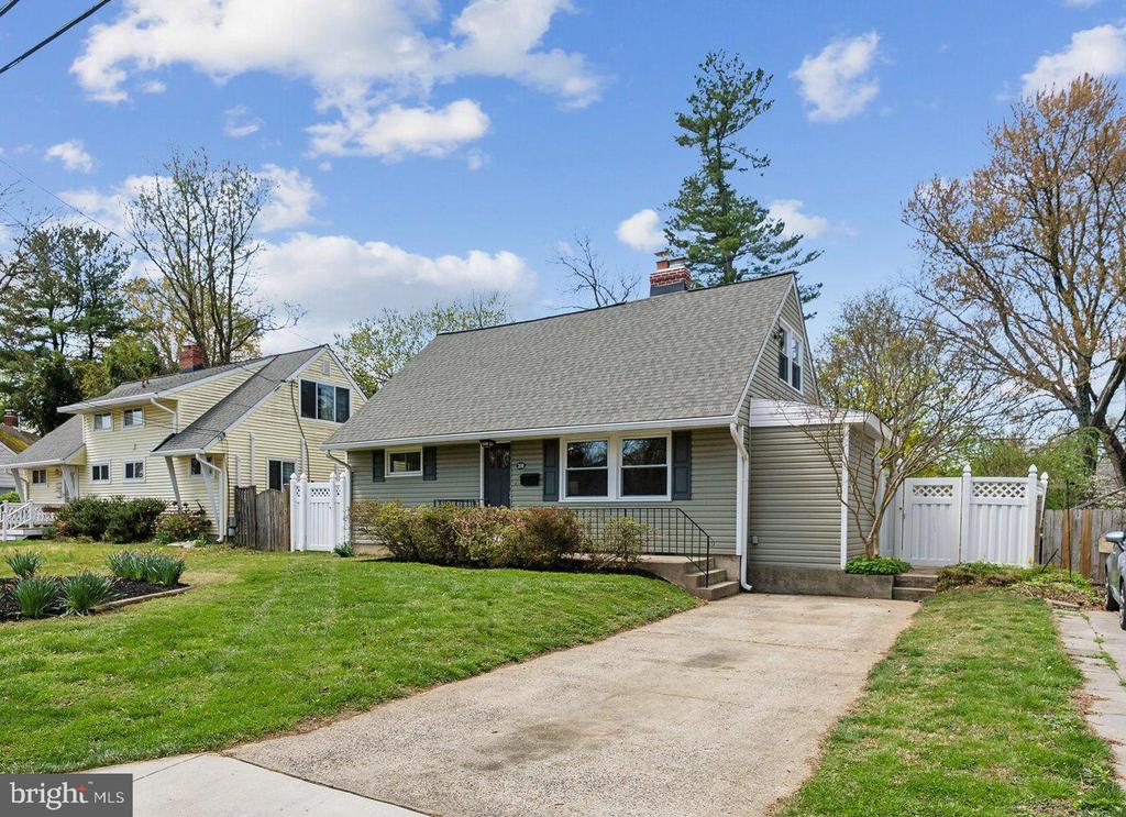 310 Cedar Ln