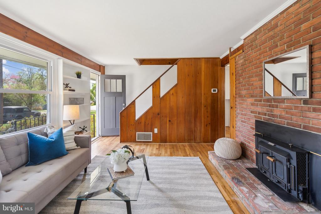 310 Cedar Ln