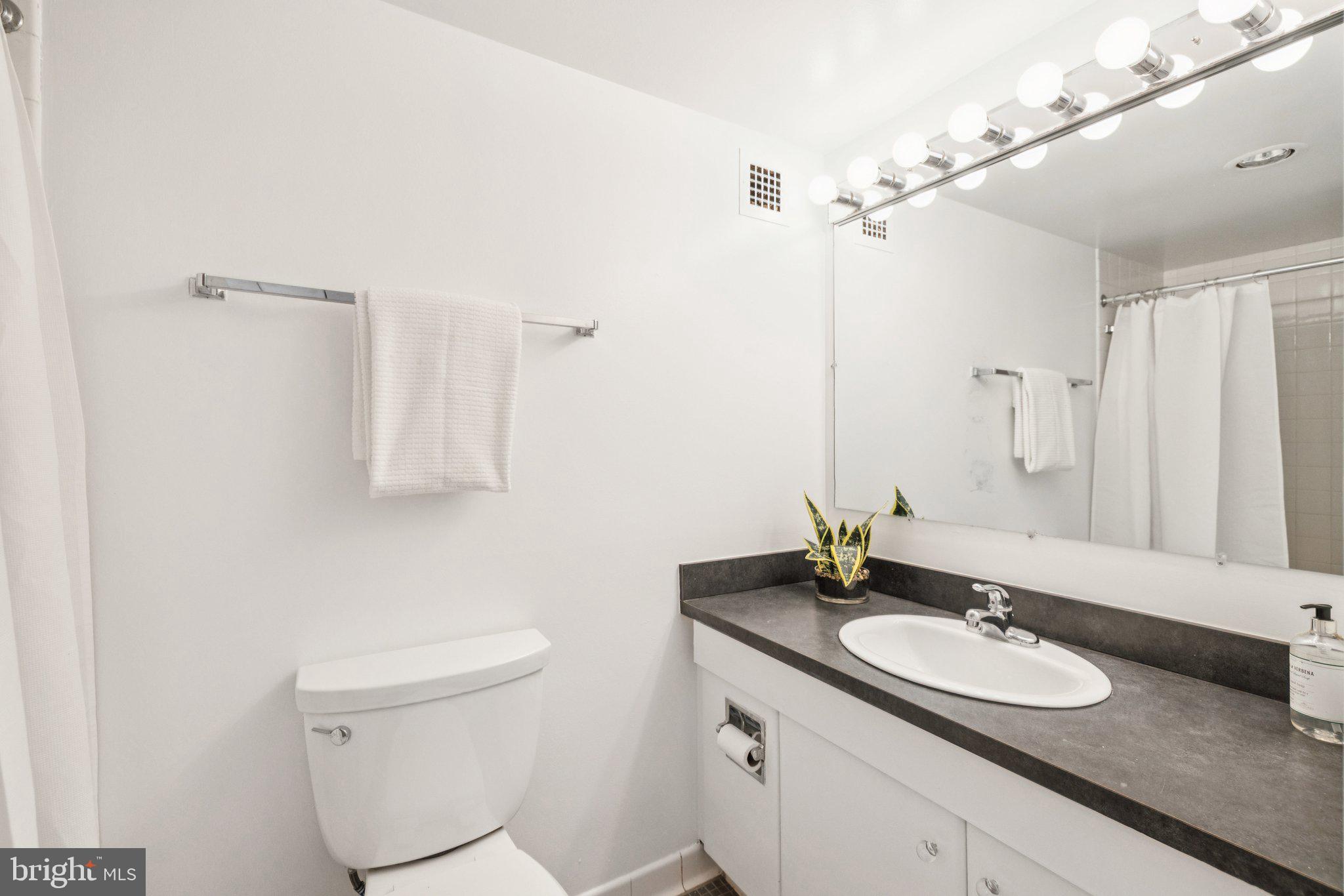 5500 Friendship Blvd #2019n