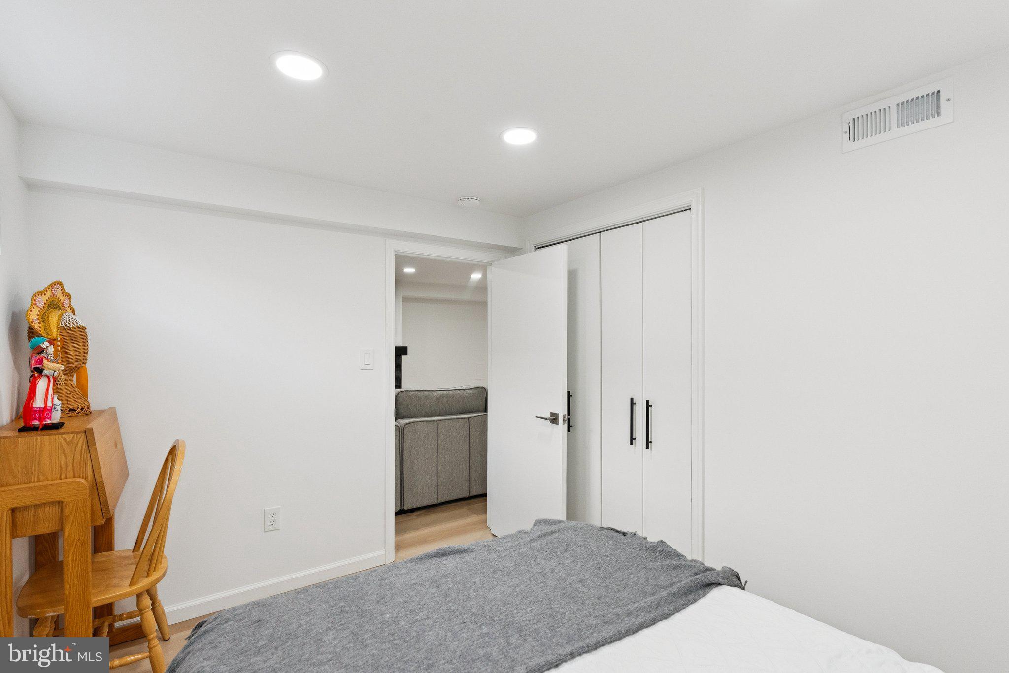 5006 FLANDERS AVENUE