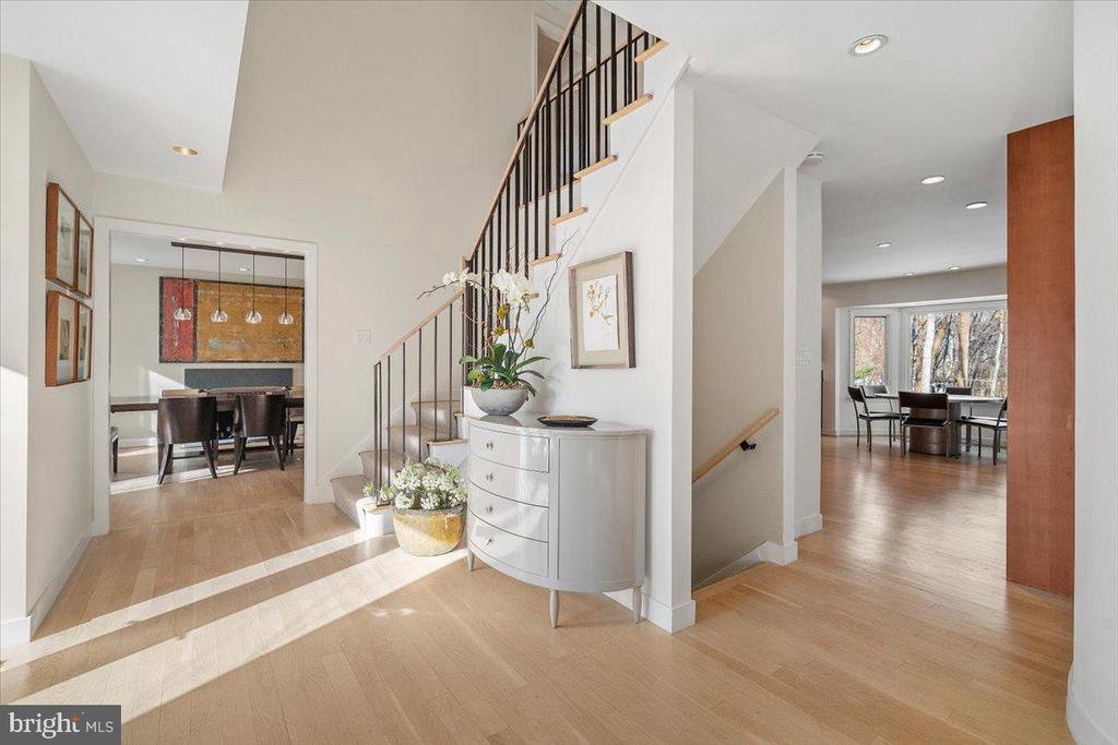 10913 ROUNDTABLE COURT