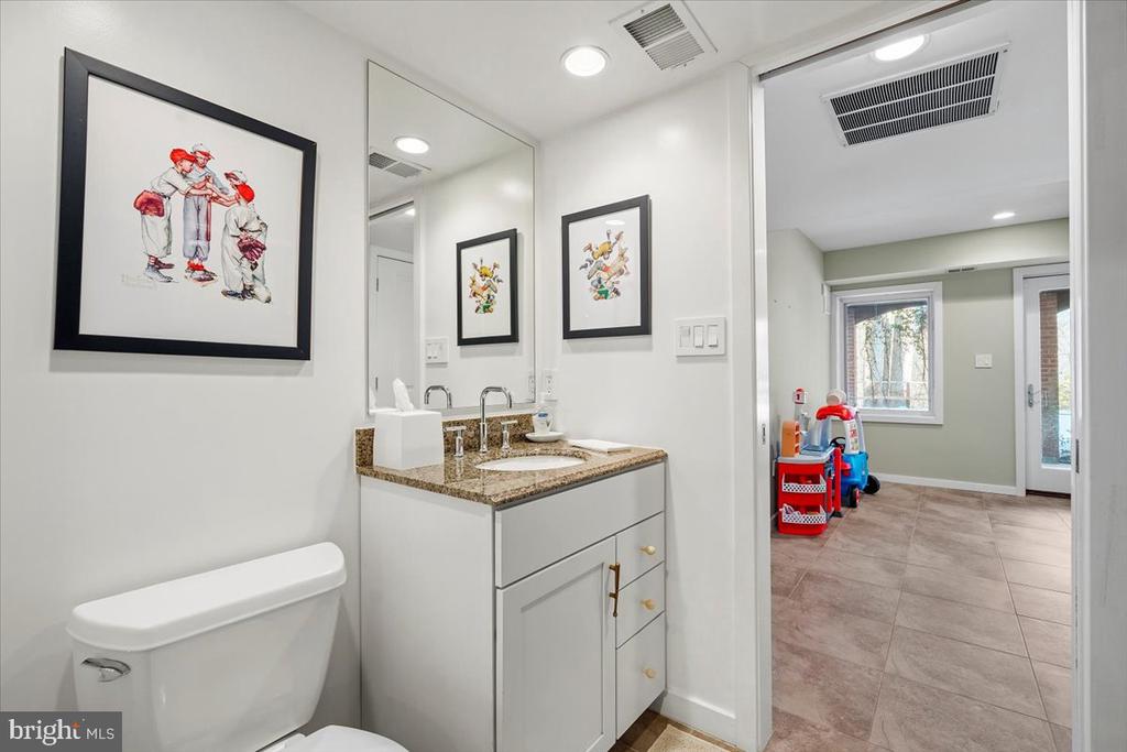 10913 ROUNDTABLE COURT