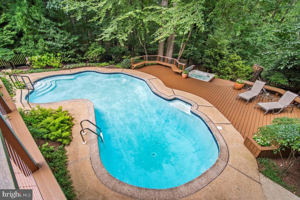 10913 ROUNDTABLE COURT