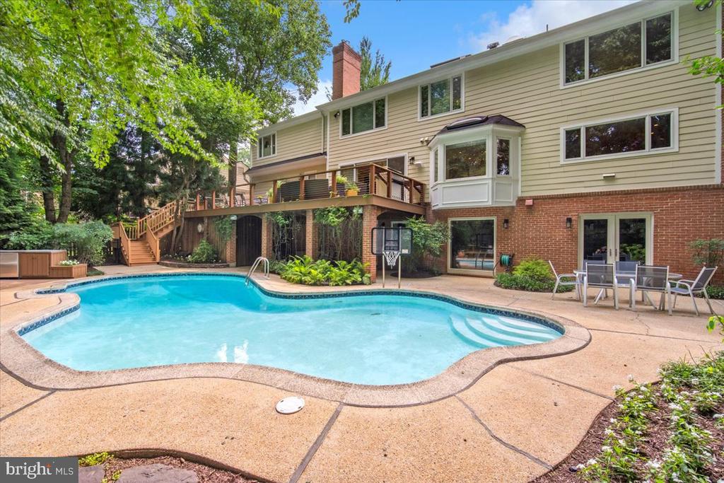 10913 ROUNDTABLE COURT
