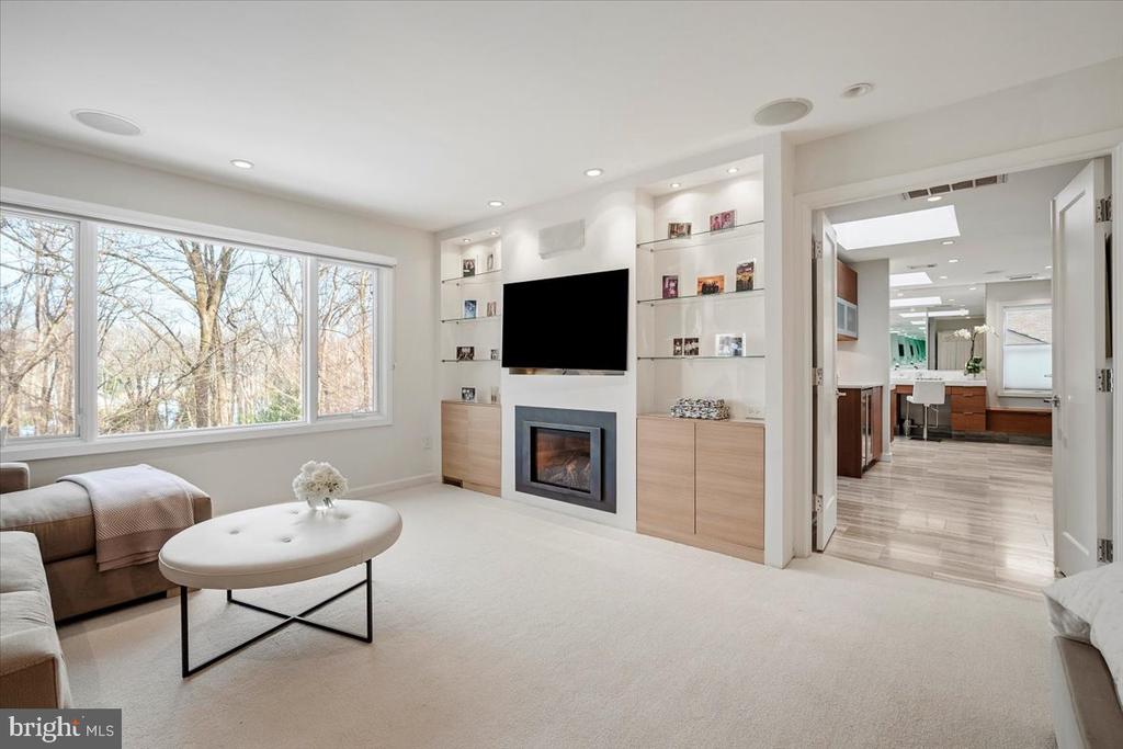 10913 ROUNDTABLE COURT