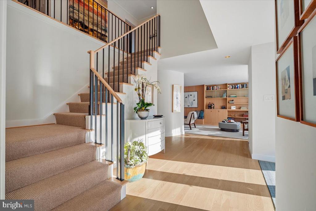 10913 ROUNDTABLE COURT