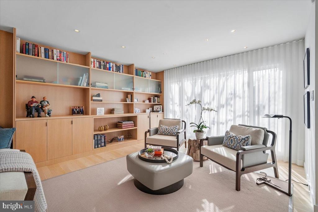 10913 ROUNDTABLE COURT