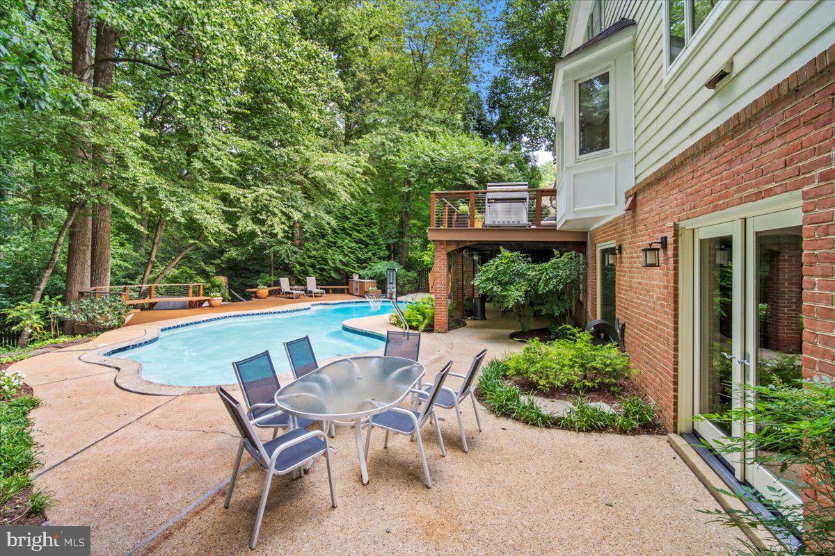 10913 ROUNDTABLE COURT