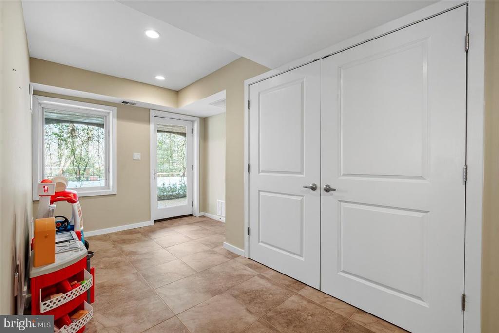10913 ROUNDTABLE COURT