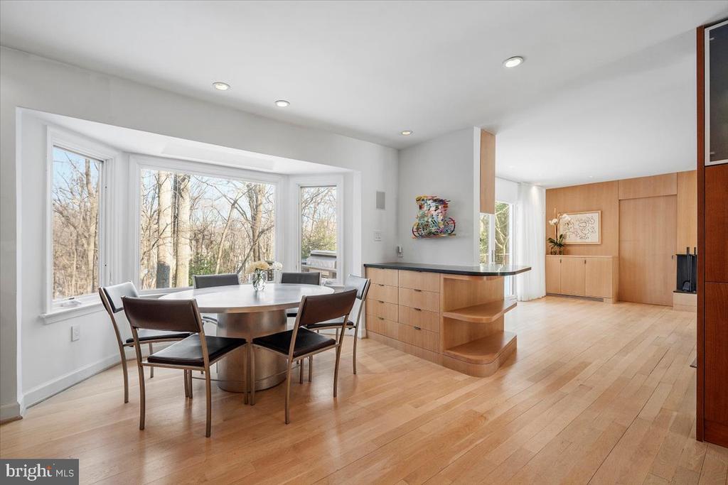 10913 ROUNDTABLE COURT