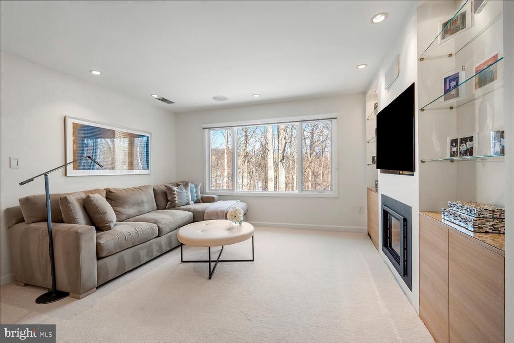 10913 ROUNDTABLE COURT
