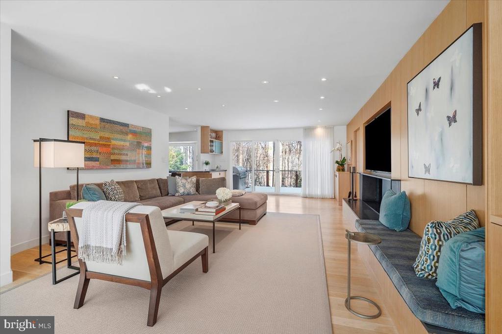 10913 ROUNDTABLE COURT