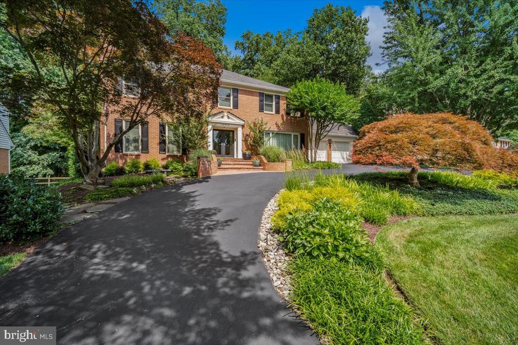 10913 ROUNDTABLE COURT