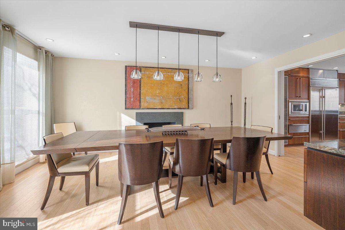 10913 ROUNDTABLE COURT
