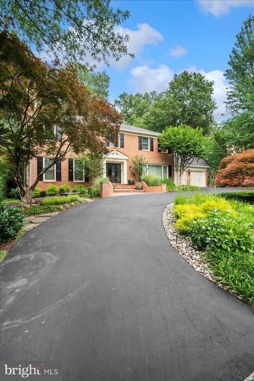 10913 ROUNDTABLE COURT