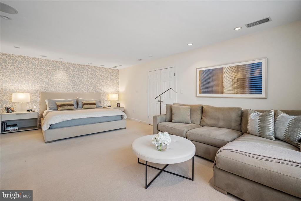 10913 ROUNDTABLE COURT