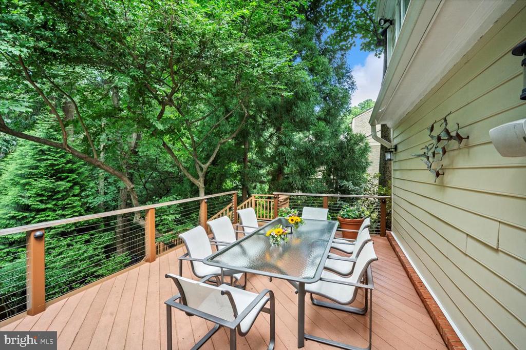 10913 ROUNDTABLE COURT