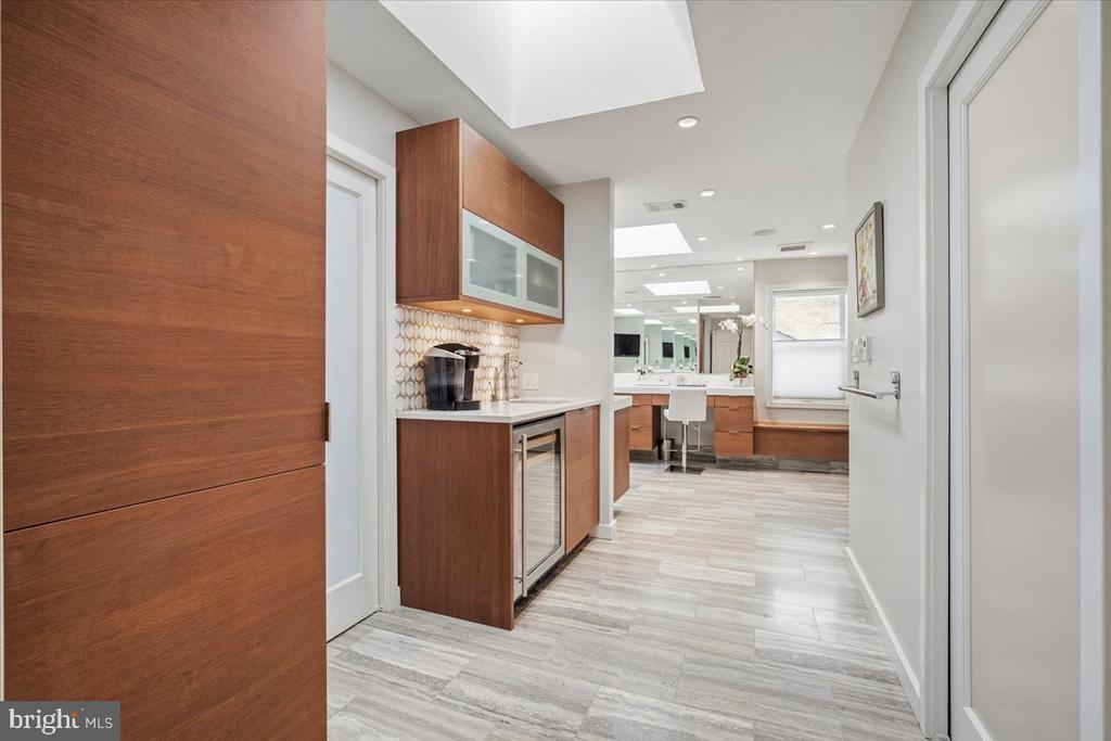 10913 ROUNDTABLE COURT