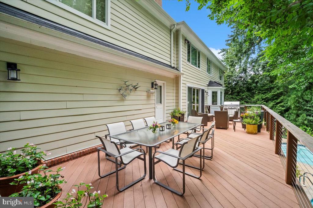 10913 ROUNDTABLE COURT