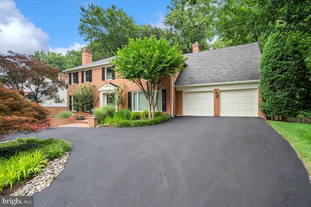 10913 ROUNDTABLE COURT