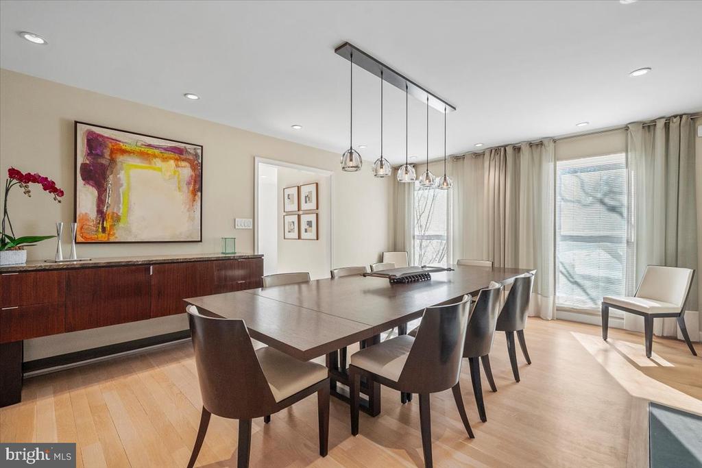 10913 ROUNDTABLE COURT