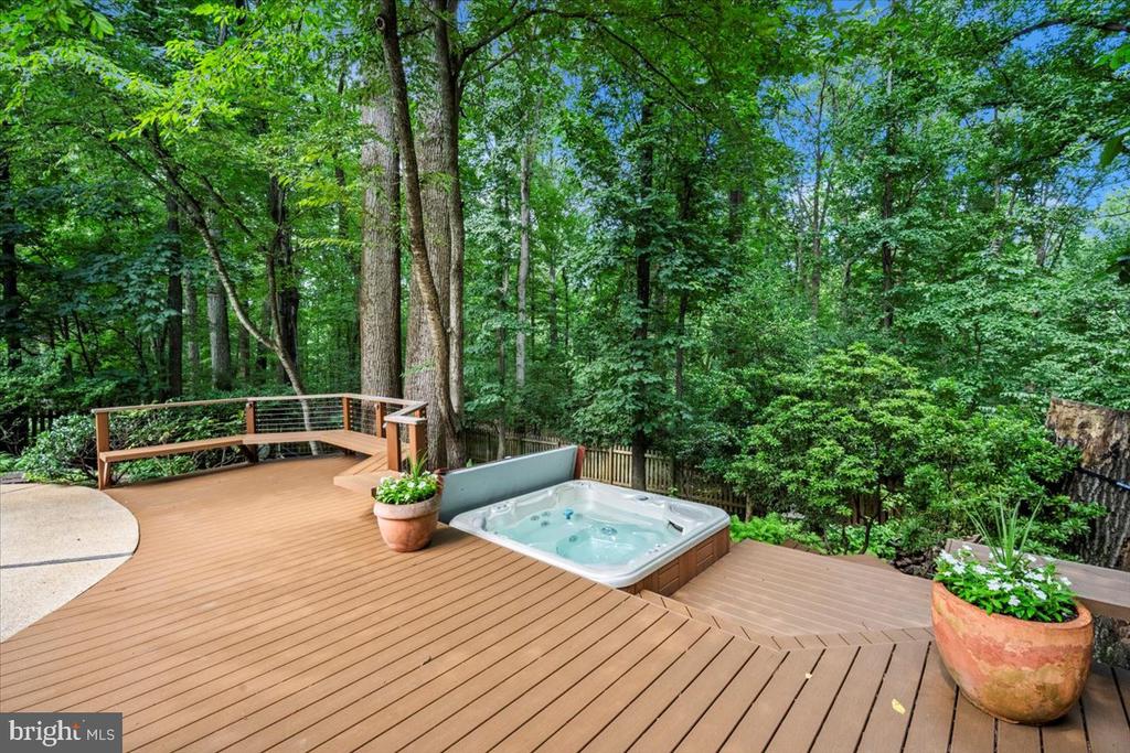 10913 ROUNDTABLE COURT