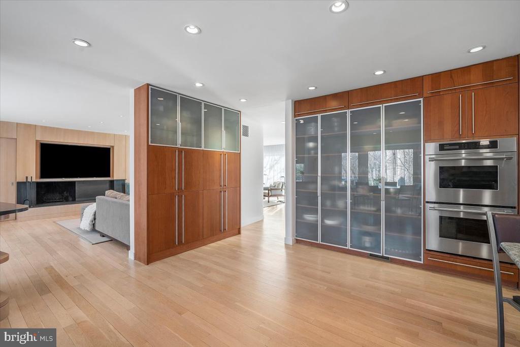 10913 ROUNDTABLE COURT