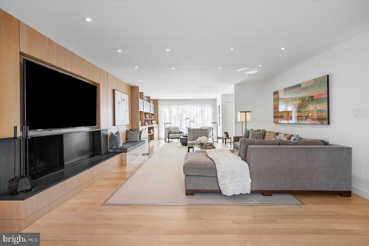 10913 ROUNDTABLE COURT