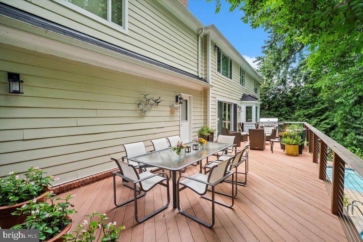 10913 ROUNDTABLE COURT