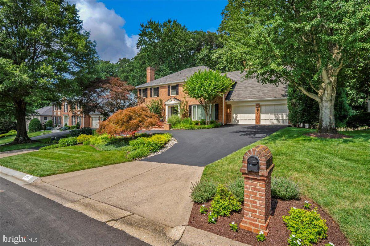 10913 ROUNDTABLE COURT