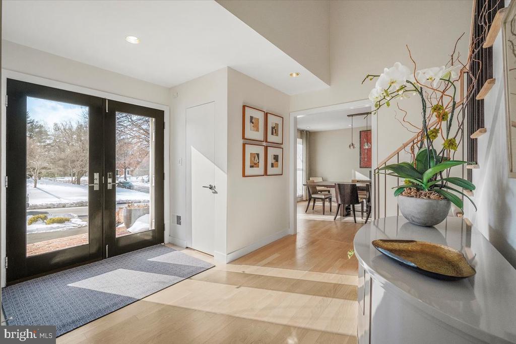10913 ROUNDTABLE COURT