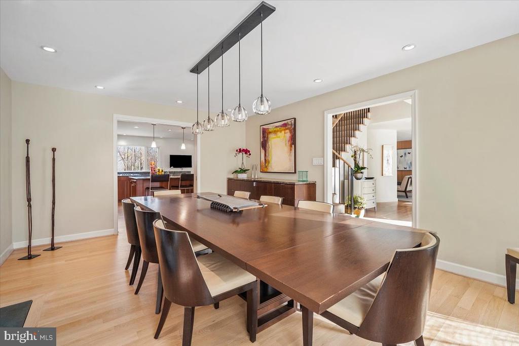 10913 ROUNDTABLE COURT