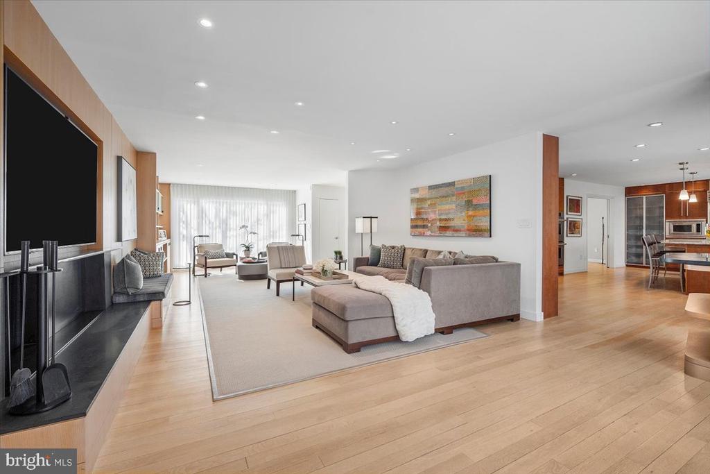 10913 ROUNDTABLE COURT
