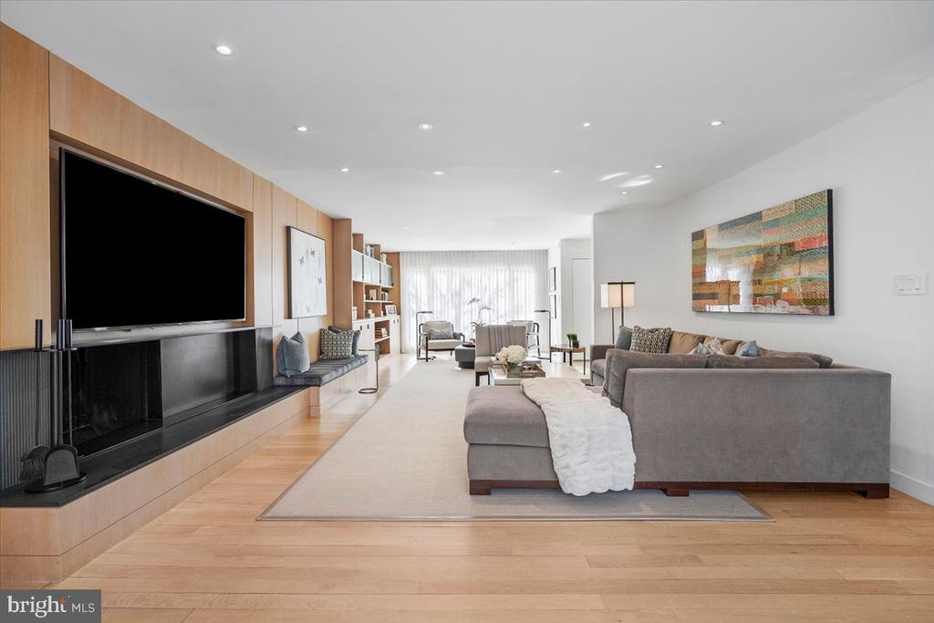 10913 ROUNDTABLE COURT