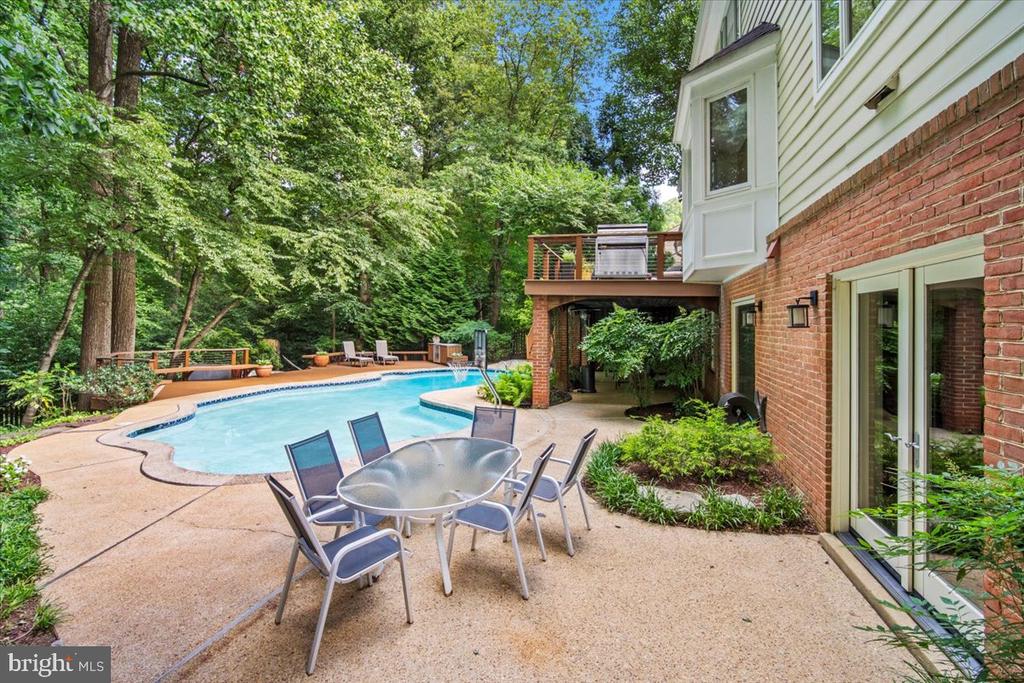10913 ROUNDTABLE COURT