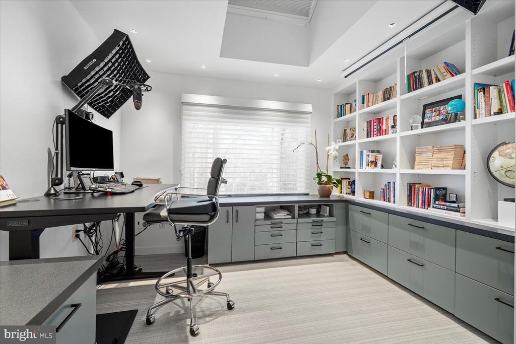 10913 ROUNDTABLE COURT