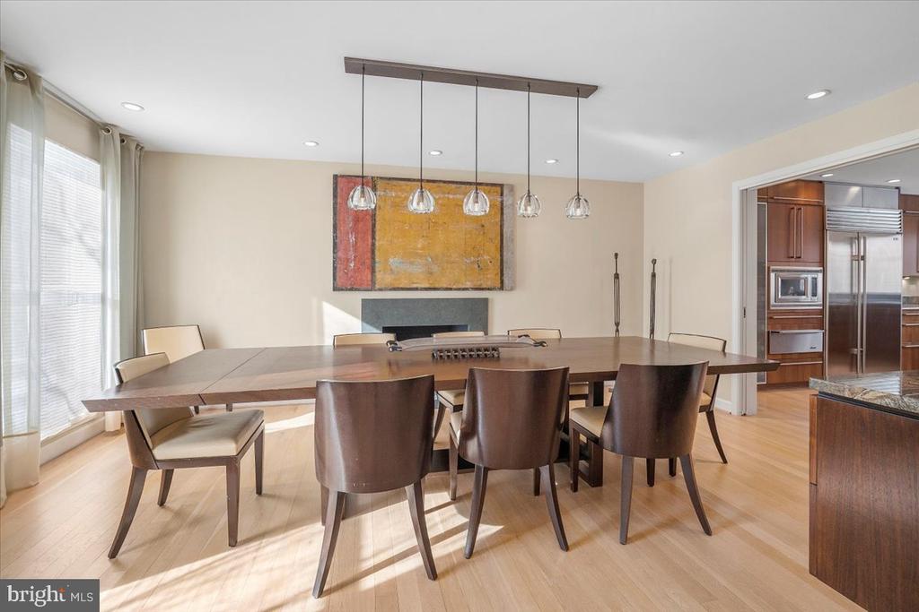 10913 ROUNDTABLE COURT