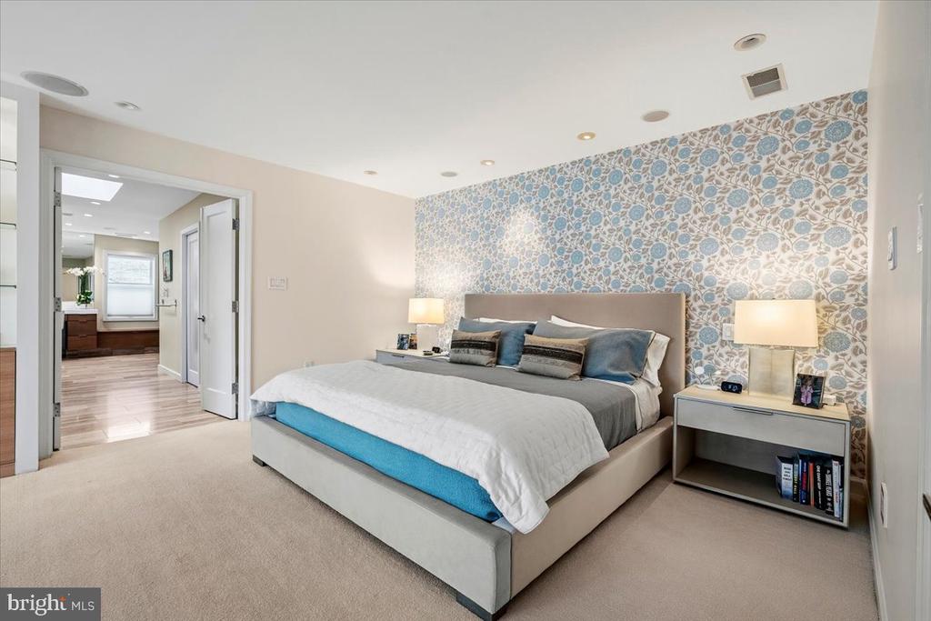 10913 ROUNDTABLE COURT