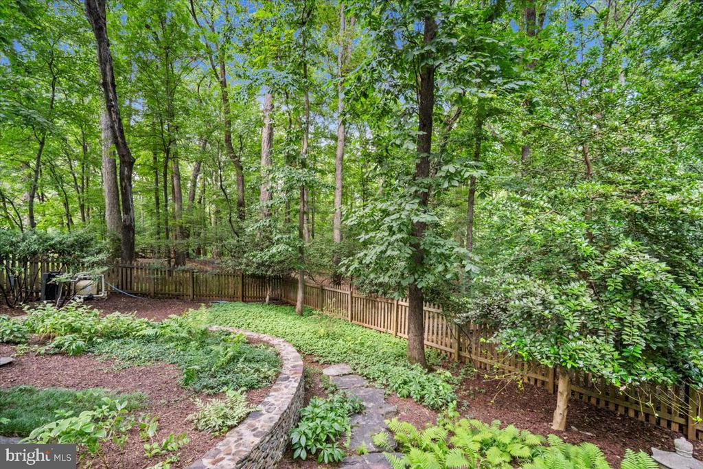 10913 ROUNDTABLE COURT