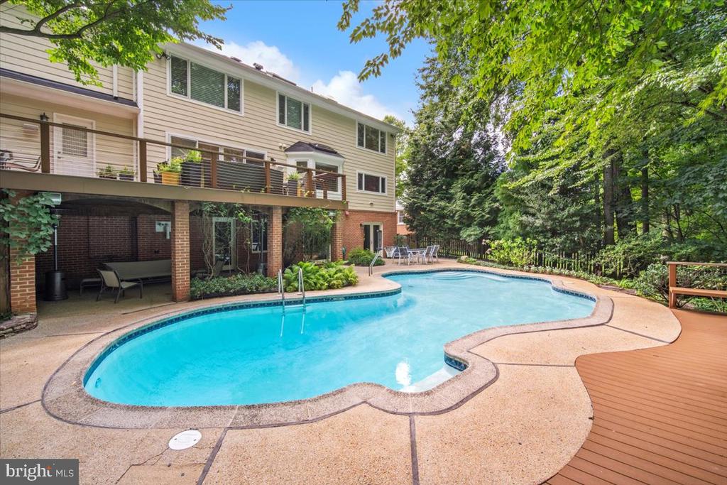 10913 ROUNDTABLE COURT