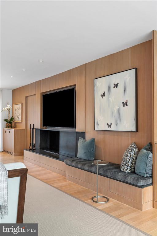 10913 ROUNDTABLE COURT