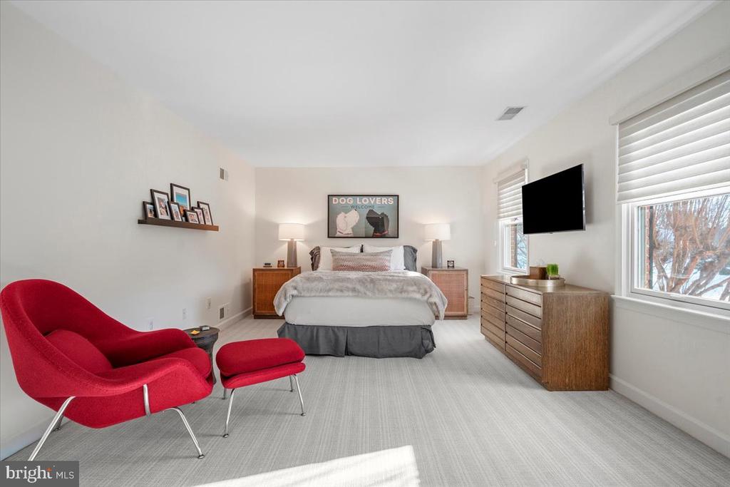 10913 ROUNDTABLE COURT